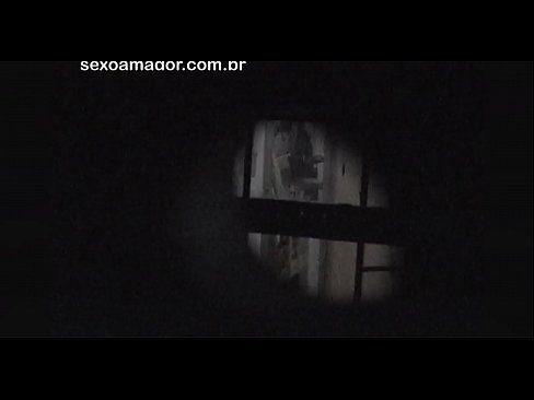 ❤️ Blondie wordt stiekem gefilmd door een voyeur uit de buurt, verstopt achter holle bakstenen ❤ Porno vk at us ﹏